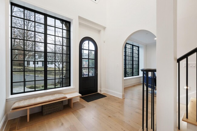Building Photo - 6455 Barnaby St NW