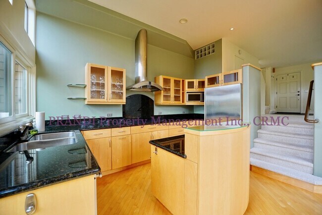 Building Photo - End Unit w/ Abundant Sunshine & Spacious Deck