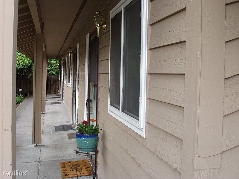 Primary Photo - 3225 S 152nd St