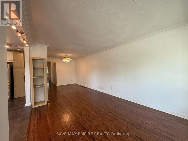 Photo du bâtiment - 1560 Sandgate Crescent