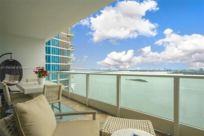 Foto del edificio - 2020 N Bayshore Dr