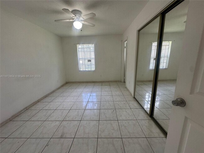 Foto del edificio - 163 NE 76th St