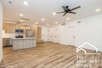 Building Photo - 5126 S Kenwood Ave