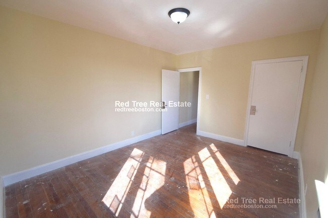 Building Photo - 65 Strathmore Rd