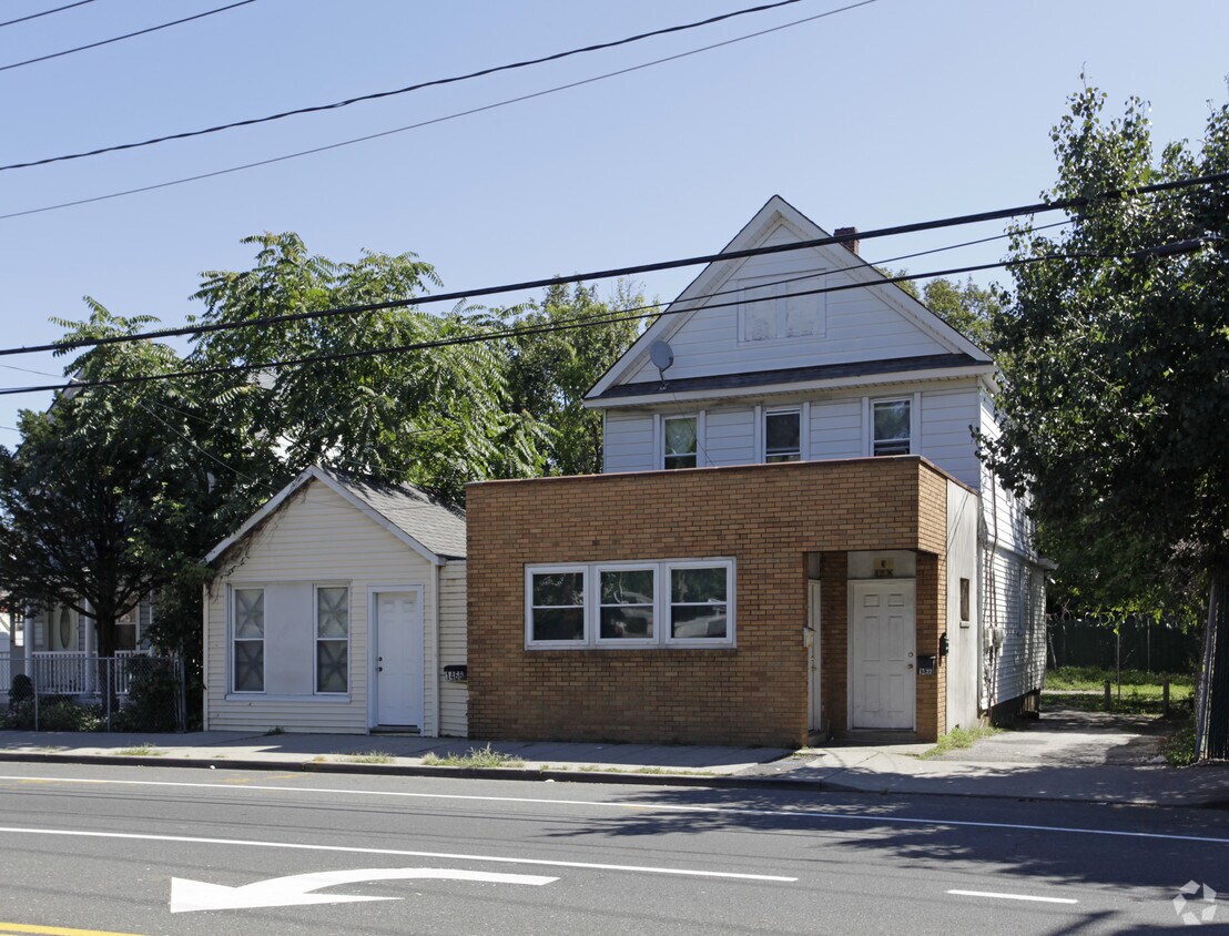 1466 New York Ave, Huntington Station, NY 11746 Apartments in