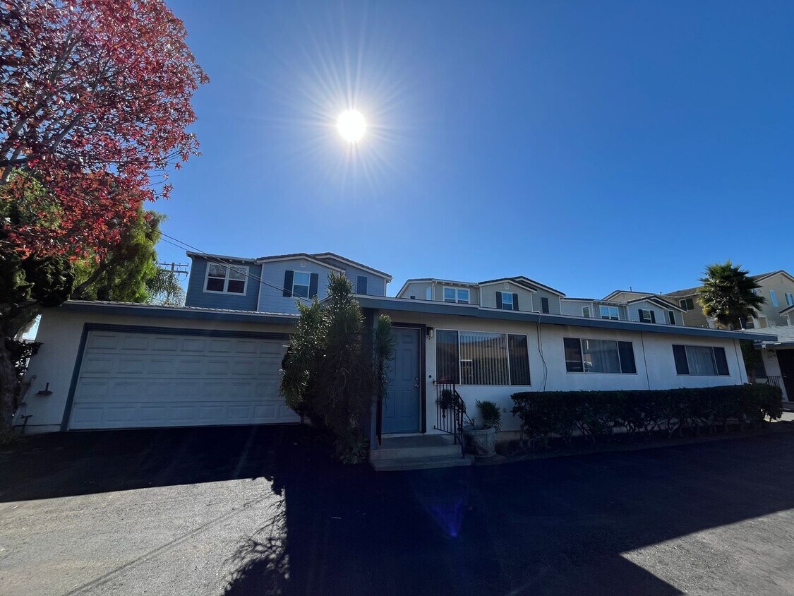 Foto principal - Beautiful 3-Bedroom, 2-Bath Home with Gara...