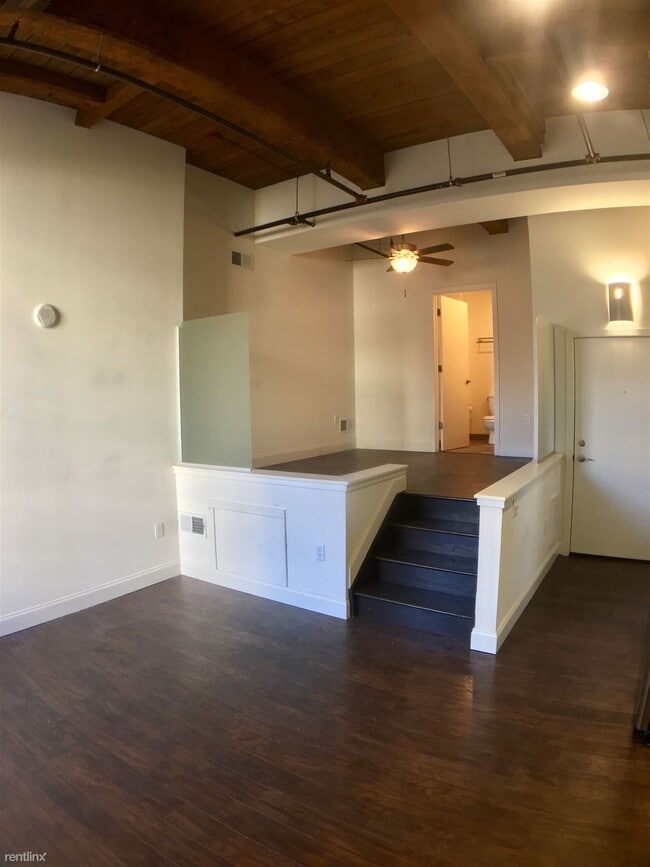Building Photo - 344 N Charles St