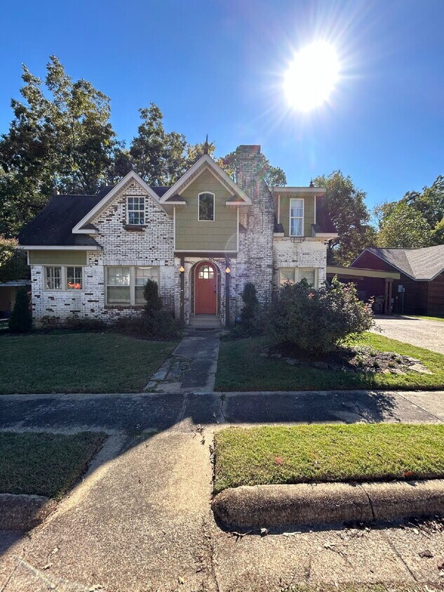 Primary Photo - "Charming 4-Bedroom Retreat with Granite F...