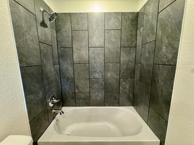 Foto del edificio - 914 Switchgrass Dr