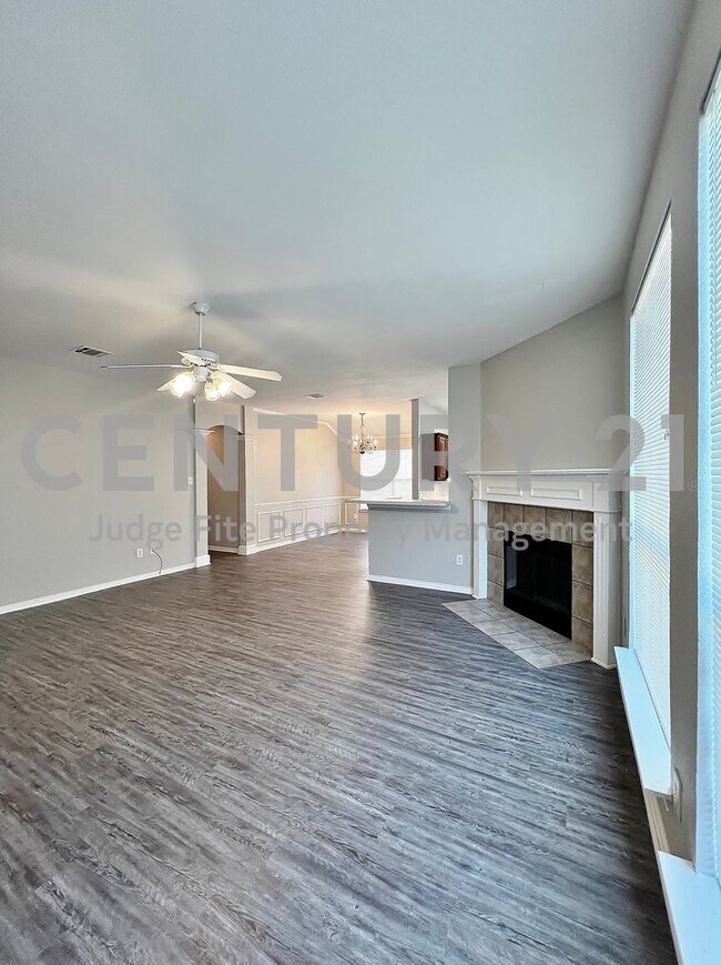 Building Photo - Beautiful 4/2/2 in Mansfield ISD!