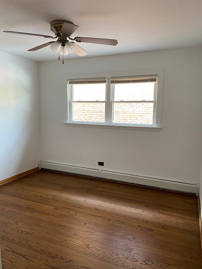 Building Photo - 8252 W 95th St