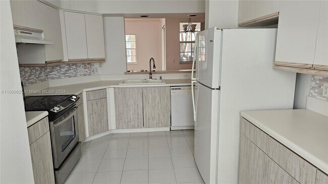 Foto del edificio - 3135 NE 184th St