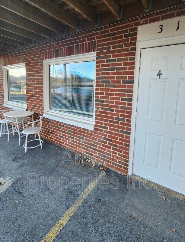 310 N Austin Springs Rd, Piney Flats, TN 37686 Condo for Rent in