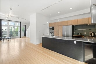 Building Photo - 2400 Champa St