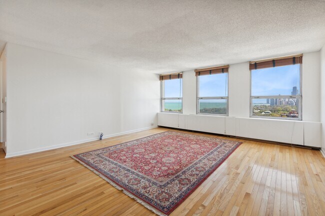 Building Photo - 2626 N Lakeview Ave