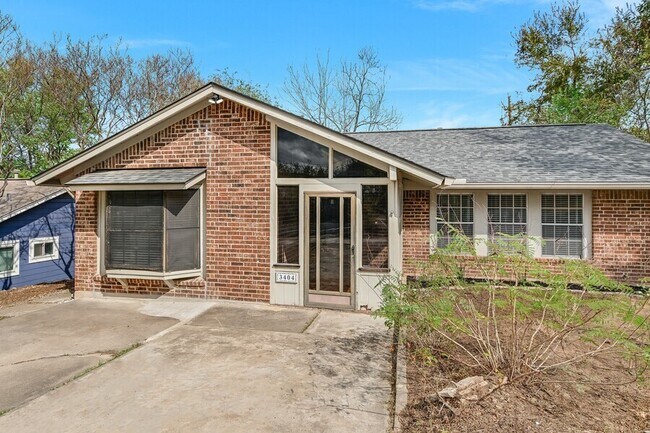 Building Photo - 3404 Plantation Rd