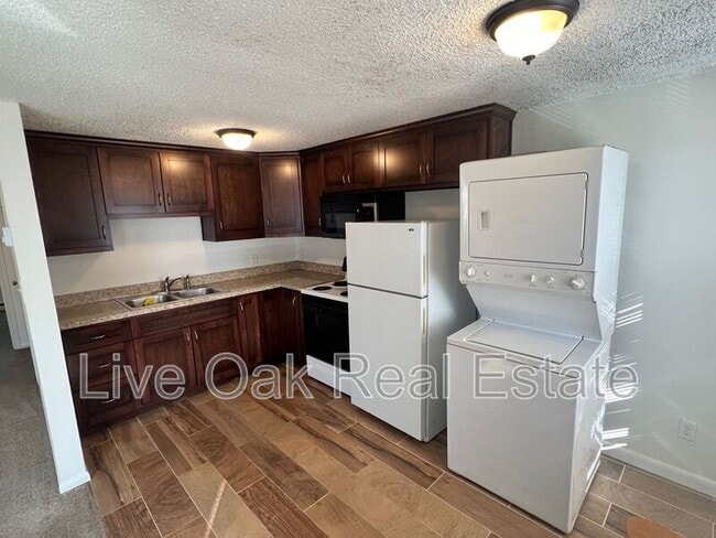 Foto del edificio - 9242 Hickory St