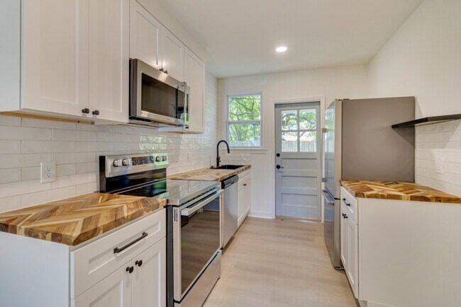 Building Photo - 125 Hibiscus Avenue *NC