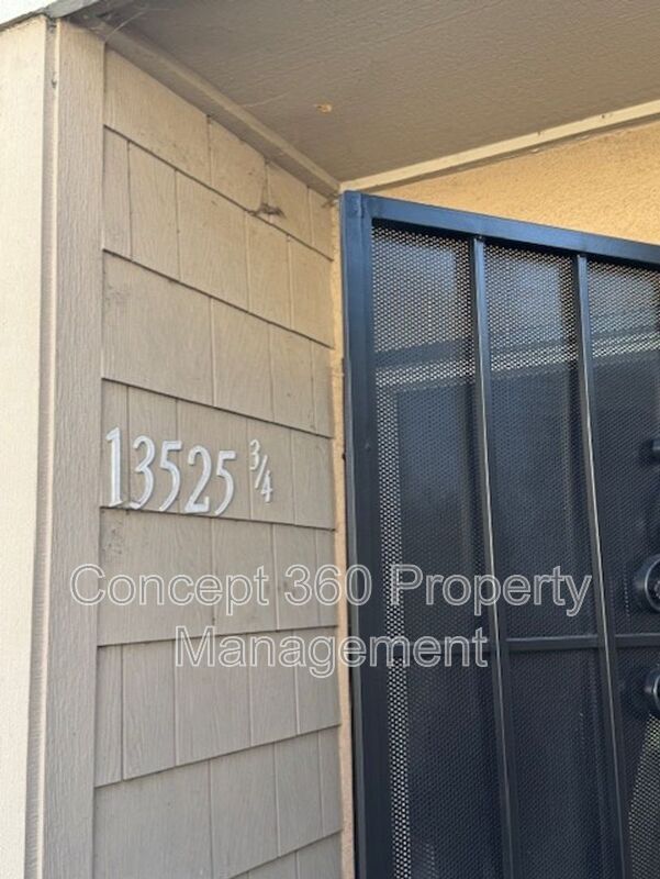 Building Photo - 13525 3/4 VILLAGE DR