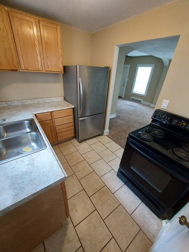 Kitchen - 1053 Quindaro Blvd