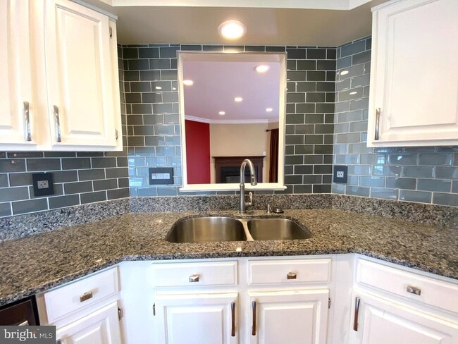 Building Photo - 5700 Belcher Farm Dr