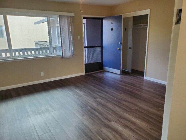 Building Photo - 1123 Chula Vista Ave