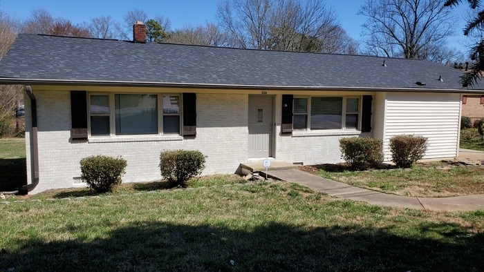 Primary Photo - 226 Lakeside Ave
