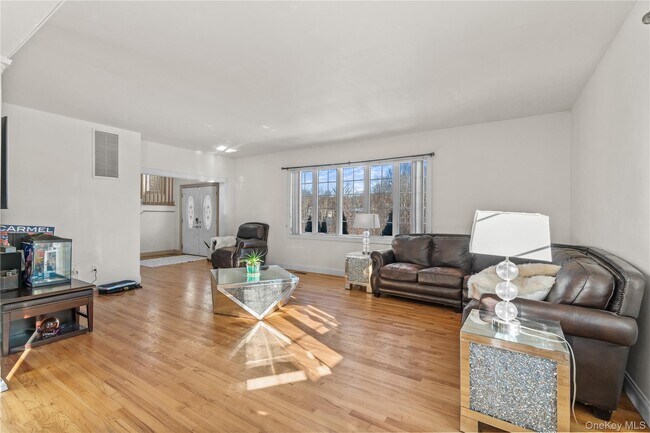 Building Photo - 17 Waring Dr