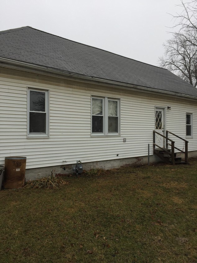 Building Photo - 124 N Rile St