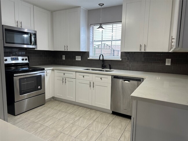 Building Photo - 11610 Cypresswood Dr