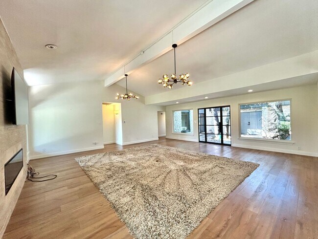 Building Photo - 9108 Balcones Club Dr