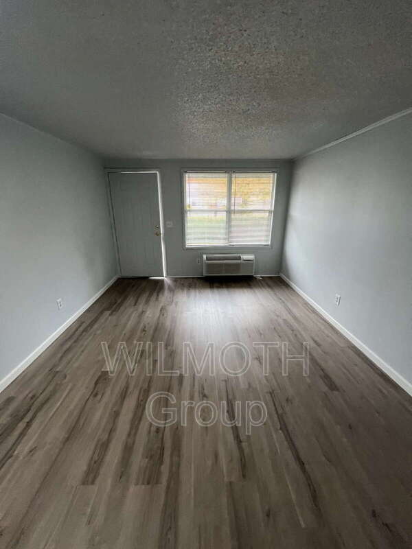 Foto del edificio - 2000 Indianapolis Rd