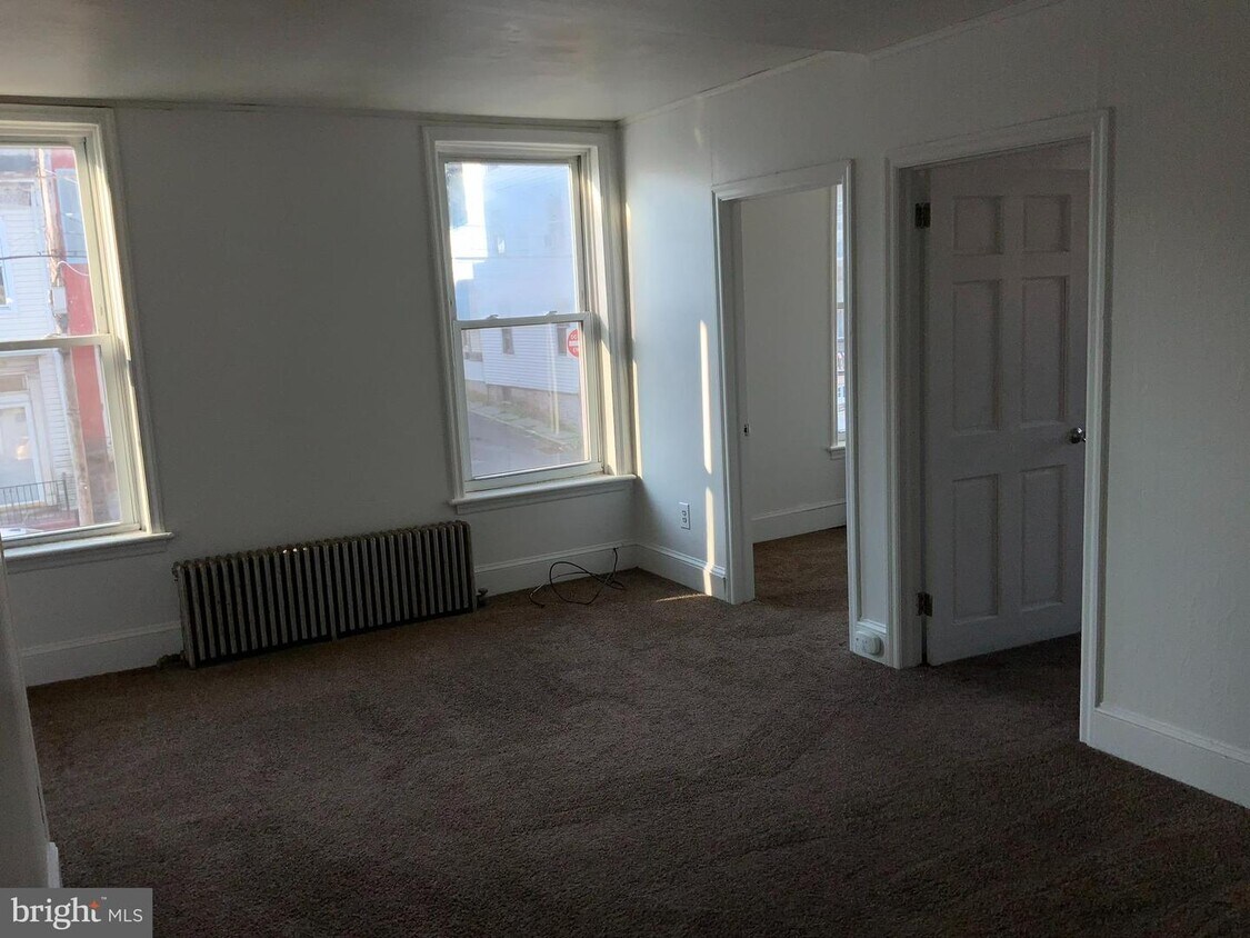 Primary Photo - 1024 W Market St