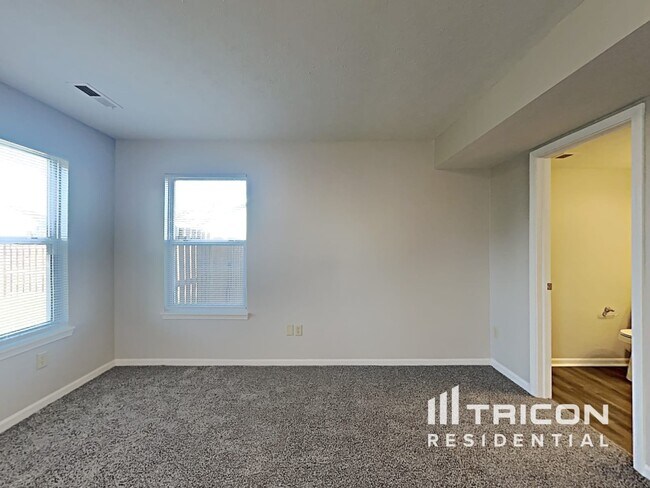 Foto del edificio - 114 Thistle Wood Dr