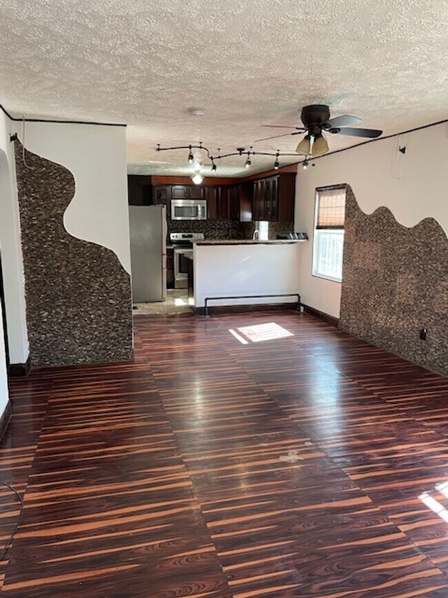 Foto del edificio - 2bd/1ba Bungalow Available Now!!