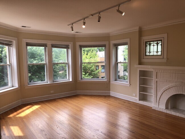 Building Photo - 2100 W Giddings St