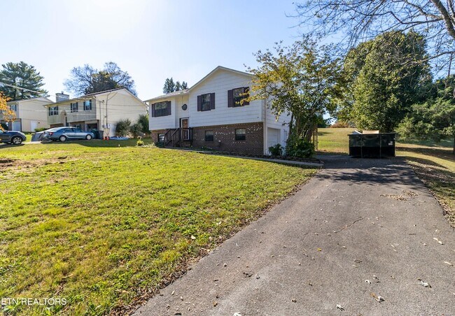 Photo - 1817 Sedgewick Dr House