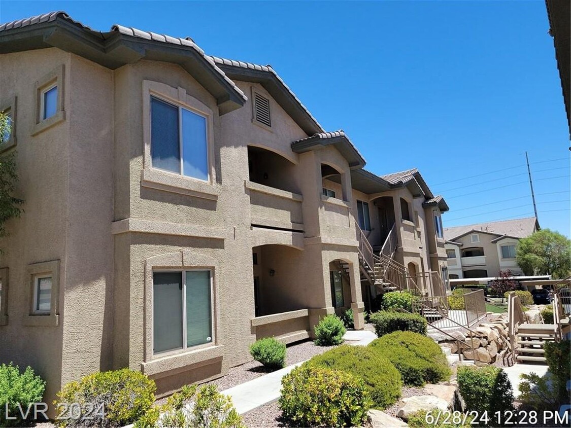 Primary Photo - FANTASTIC SW 2ND FLOOR UNIT IN HIGHLY POPU...