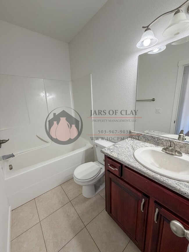 Building Photo - Modern West Salem Home: Central AC, 2-Car Garage & Washer/Dryer