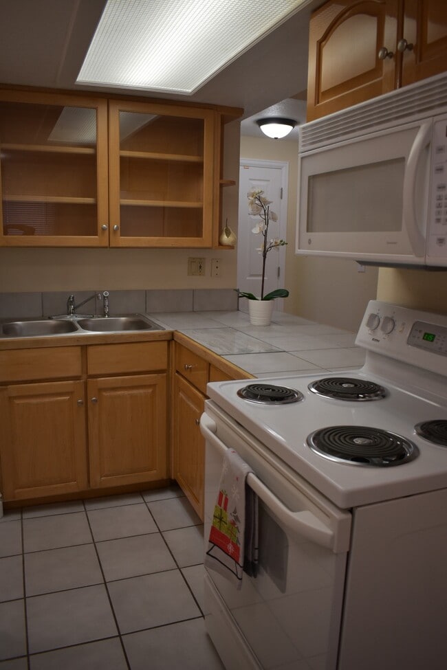 Building Photo - Platte 4 Plex