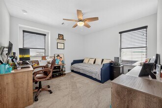 Building Photo - 2623 Hawthorn Park Ct