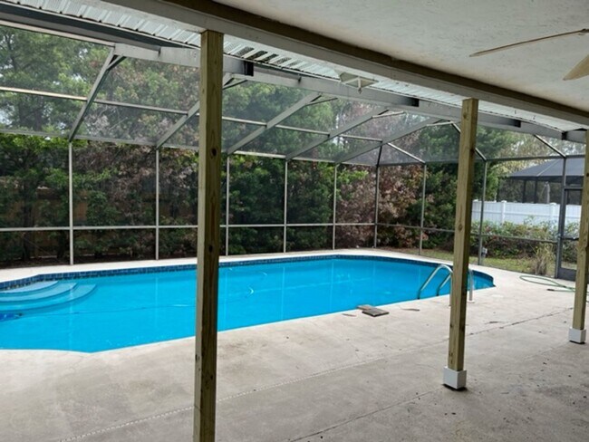 Foto del edificio - 3 bedroom, 2 Bath, 2 car garage, Spacious ...