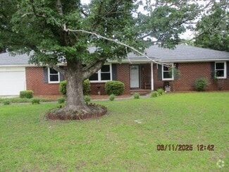 Building Photo - 2213 Rolling Hill Ln