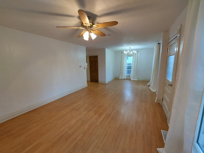 Building Photo - 204 S Hazel St