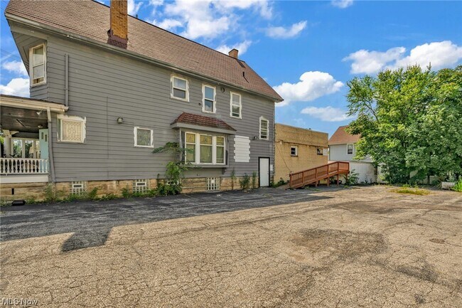 Foto del edificio - 4438 Pearl Rd