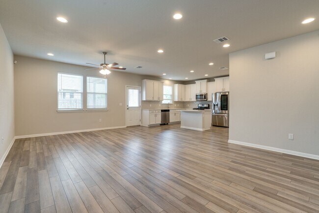 Building Photo - 237 Hauser Dr