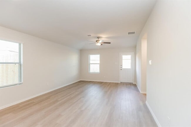 Building Photo - 5616 Poinsettia Pl