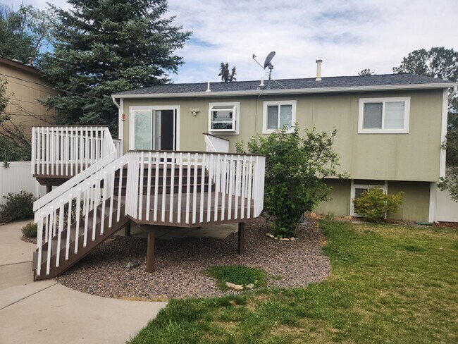 Building Photo - Monument white picket fenced 4-bedroom Bea...