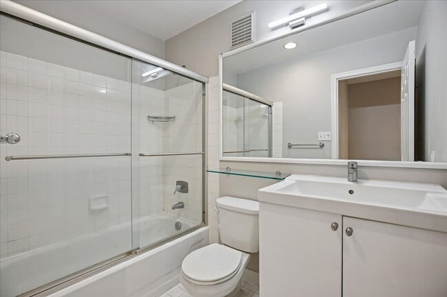 Building Photo - Spacious 2BR/2.5BA Townhouse-Style Condo in Gated Mount Pleasant Community