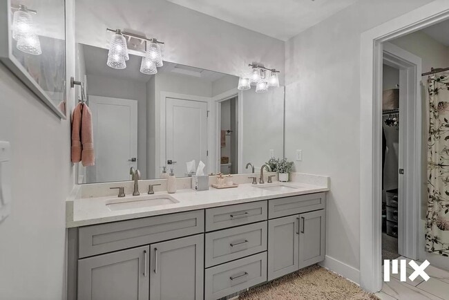 Foto del edificio - 627 Fairview Ave NE